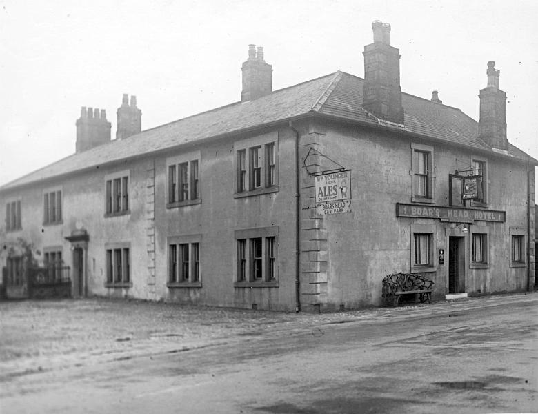 LC17 -Boar's Head - front 1940s.JPG - Boar's Head - view of front from main road 1940's.The landlords were the grandparents of Linda Clemence (nee Robertshaw) and Stewart Robertshaw